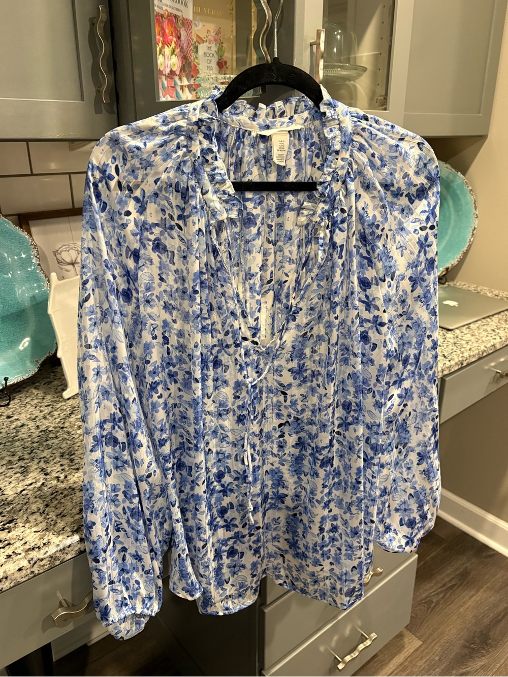 H&M Women's Blue Floral V-Neck Blouse